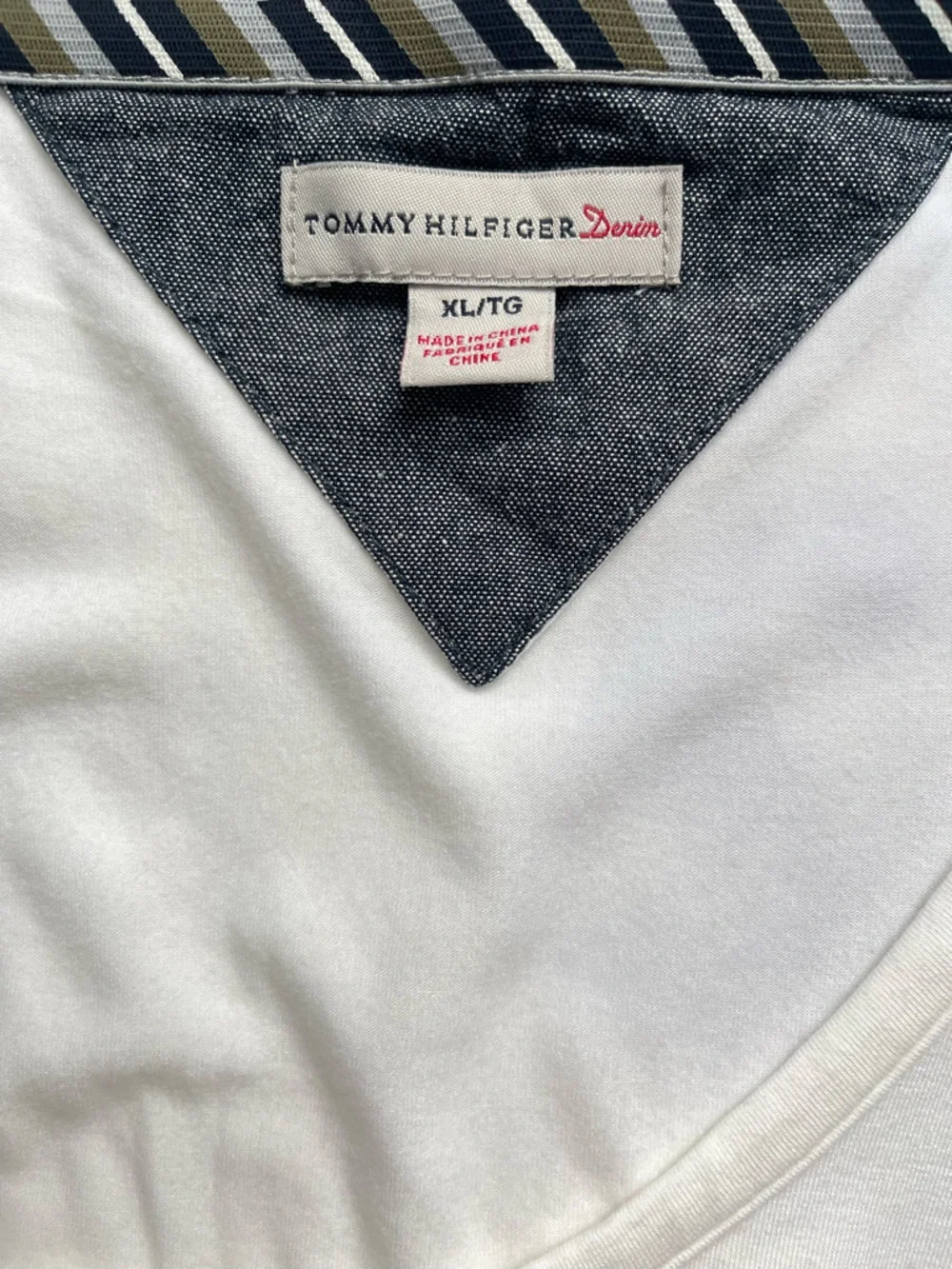Tommy Hilfiger  White Scoop Neck Long-Sleeve Henley Top XL - Picture 3 of 4